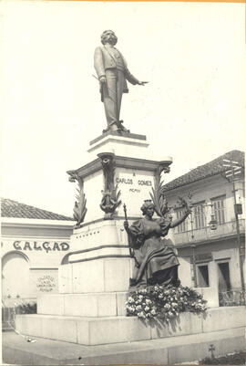 [Monumento-túmulo a Carlos Gomes]