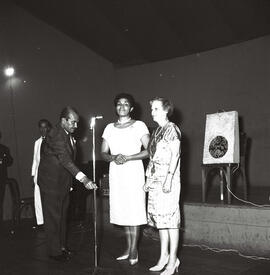 [Visita da cantora americana Muriel Burrell Smith ao Tênis Clube de Campinas]