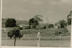 O portão do meu jardim e terrenos fronteiriços