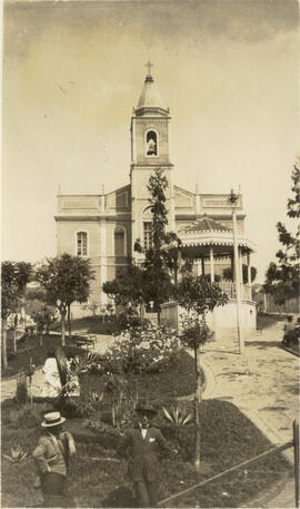 Matriz e jardim da Praça Sto. Antonio