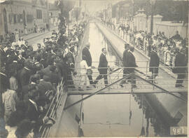 Ponte sobre canal de saneamento