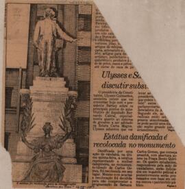 Estátua danificada é recolocada no monumento